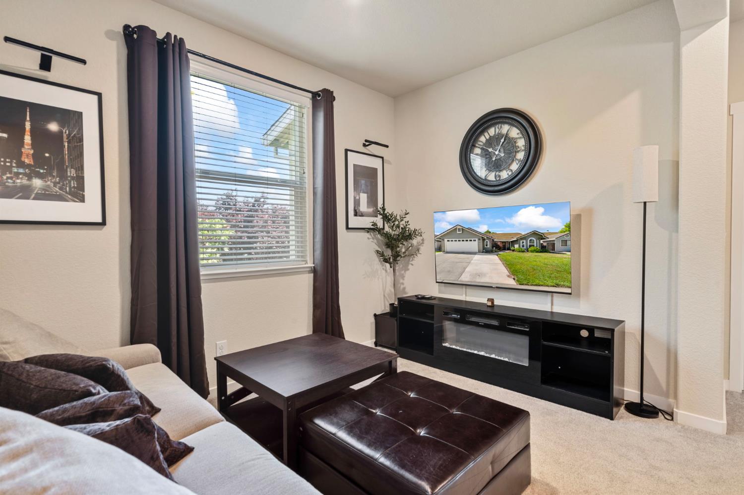 Detail Gallery Image 28 of 39 For 4242 Ocean Ln, Elk Grove,  CA 95757 - 4 Beds | 2/1 Baths