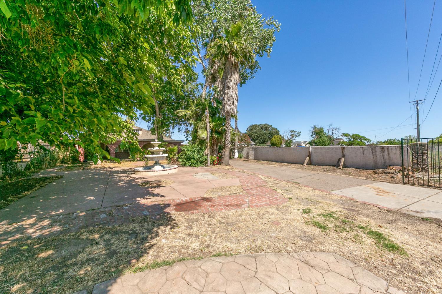 Detail Gallery Image 5 of 48 For 8691 E Stockton Blvd, Elk Grove,  CA 95624 - 3 Beds | 2 Baths