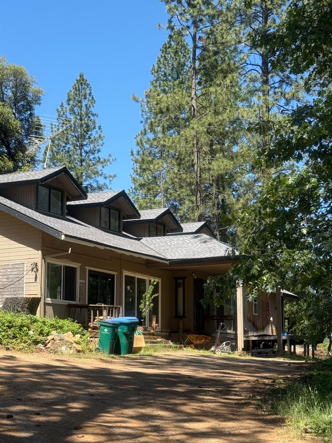 Detail Gallery Image 1 of 15 For 4080 Greenwood Road, Garden Valley,  CA 95633 - 4 Beds | 2 Baths
