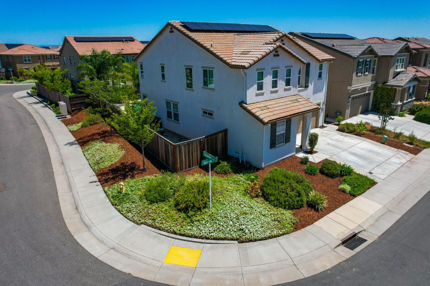 Detail Gallery Image 2 of 28 For 9096 Quartet Ave, Roseville,  CA 95747 - 4 Beds | 3 Baths