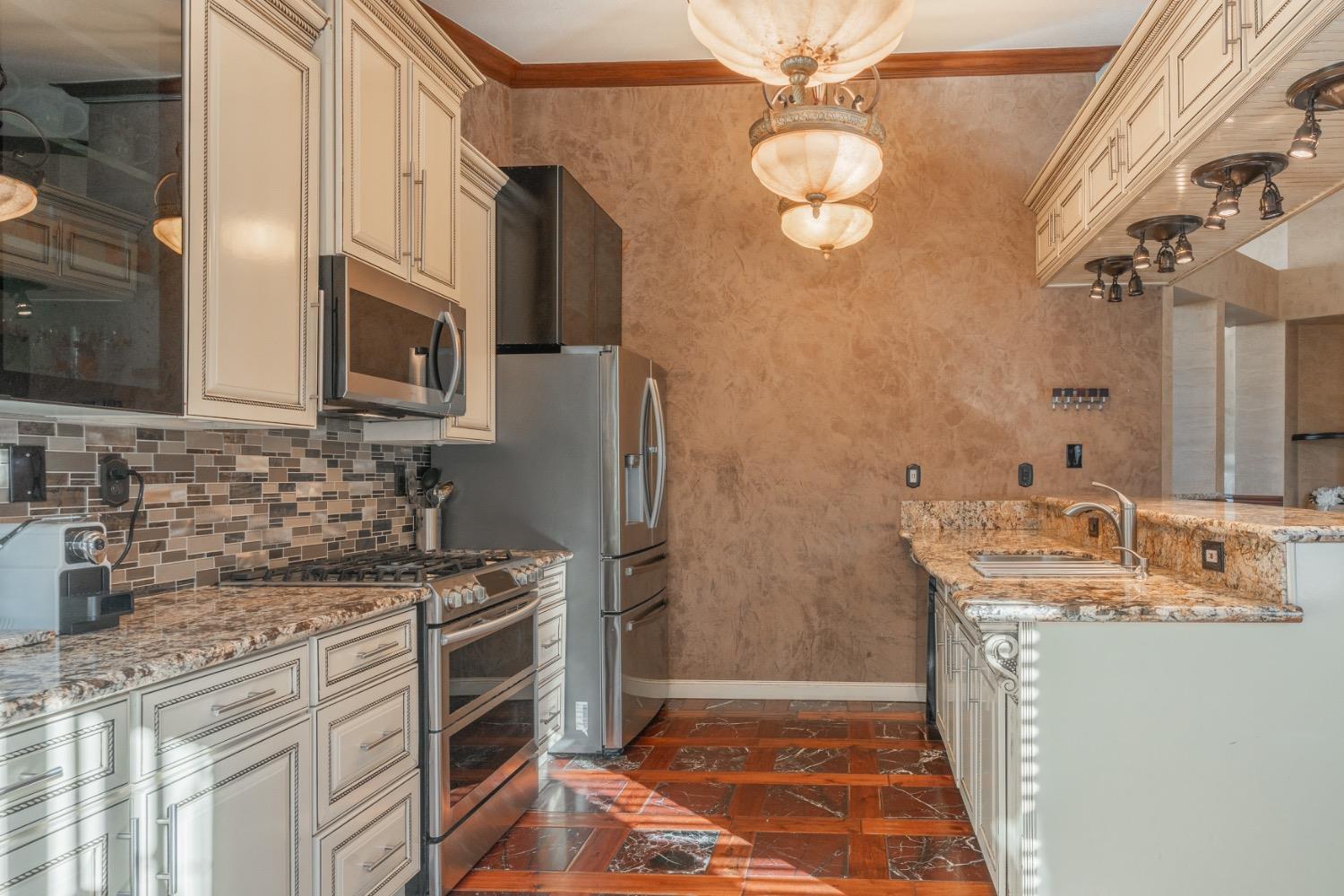 Detail Gallery Image 10 of 24 For 7665 Copper Cove Pl, Antelope,  CA 95843 - 3 Beds | 2 Baths
