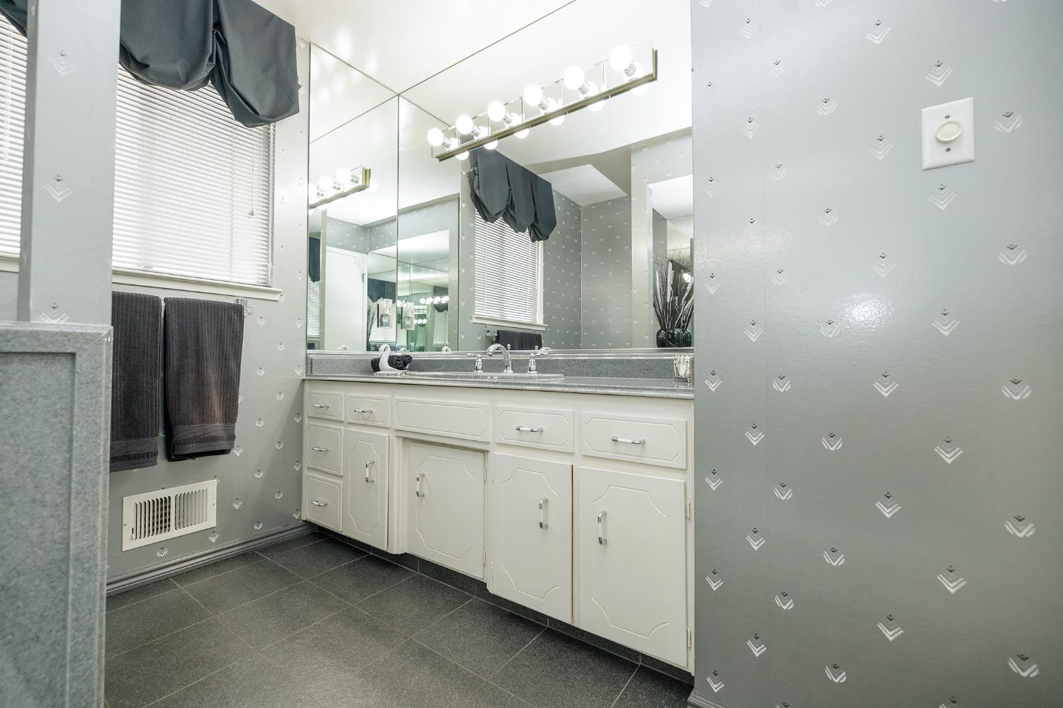Detail Gallery Image 60 of 99 For 501 Hamden Ln, Modesto,  CA 95350 - 4 Beds | 3 Baths