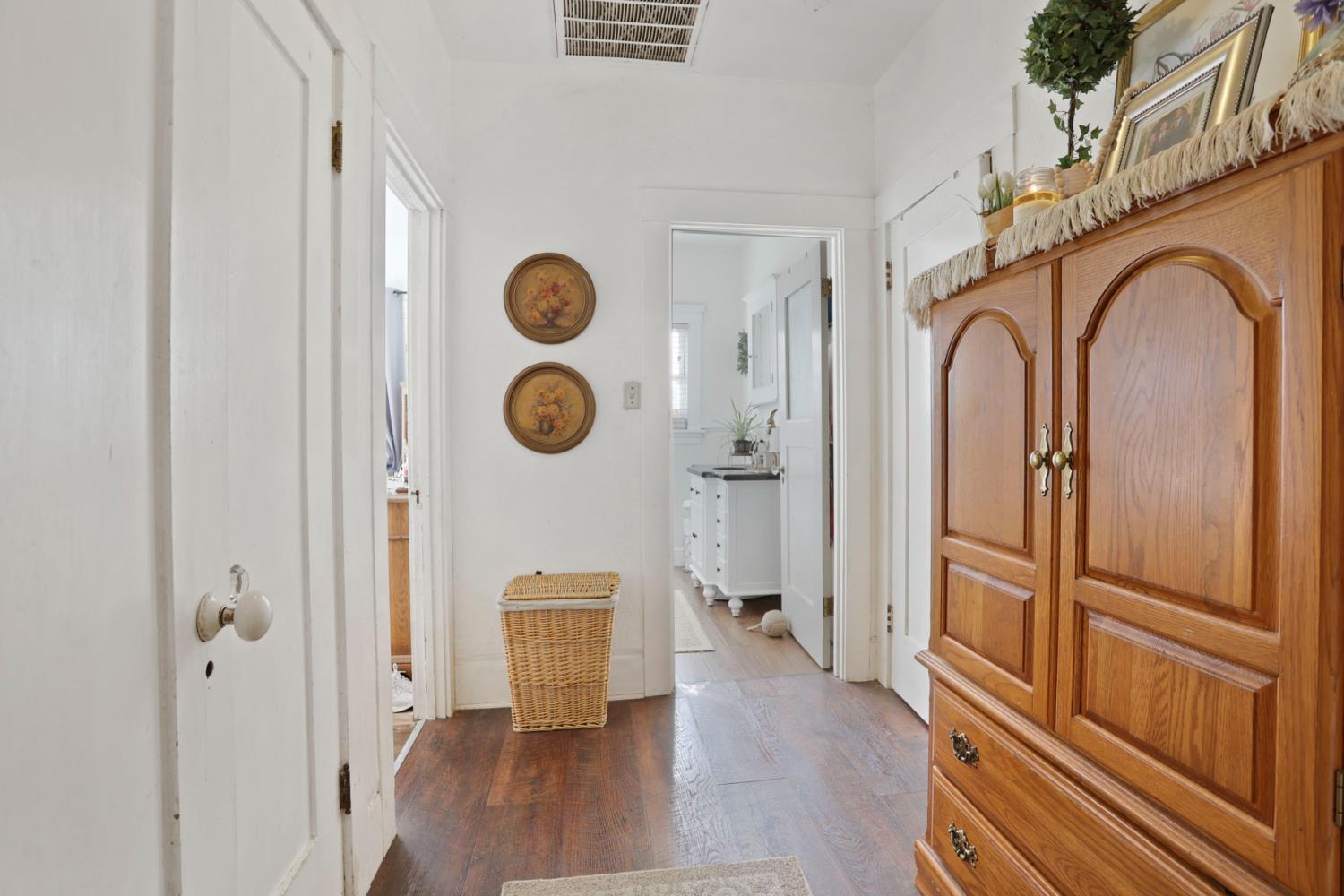 Detail Gallery Image 27 of 37 For 1054 W Willow St, Stockton,  CA 95203 - 3 Beds | 1 Baths