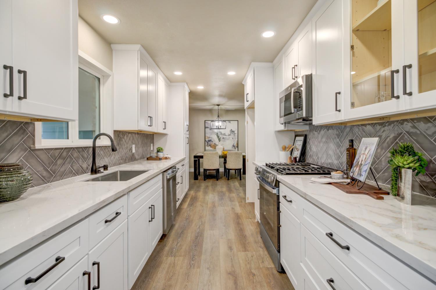Detail Gallery Image 20 of 45 For 5512 Vahalla Dr, Carmichael,  CA 95608 - 3 Beds | 2 Baths