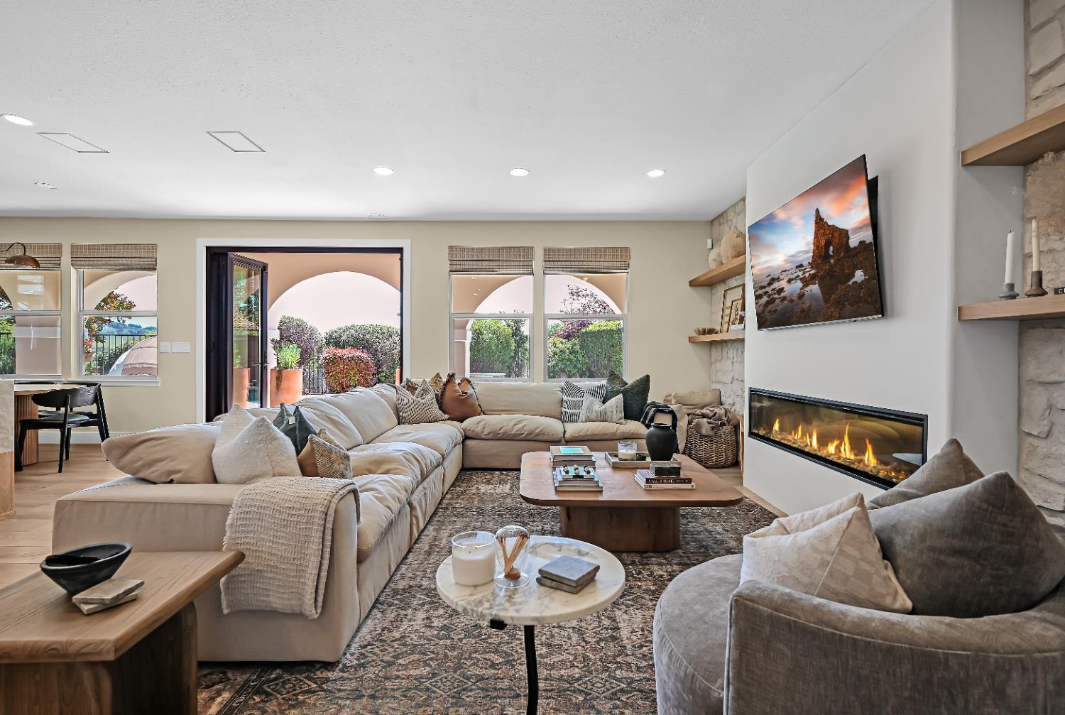 Detail Gallery Image 11 of 36 For 5020 Tesoro Way, El Dorado Hills,  CA 95762 - 5 Beds | 3/1 Baths