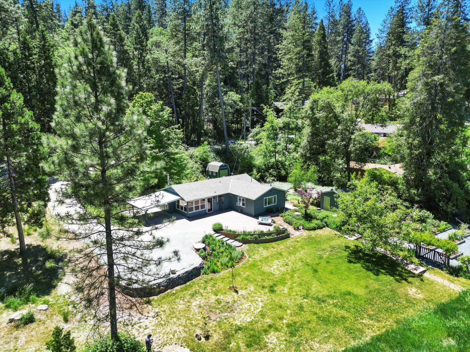 Detail Gallery Image 1 of 69 For 10808 Footwall Dr, Grass Valley,  CA 95945 - 2 Beds | 2/1 Baths