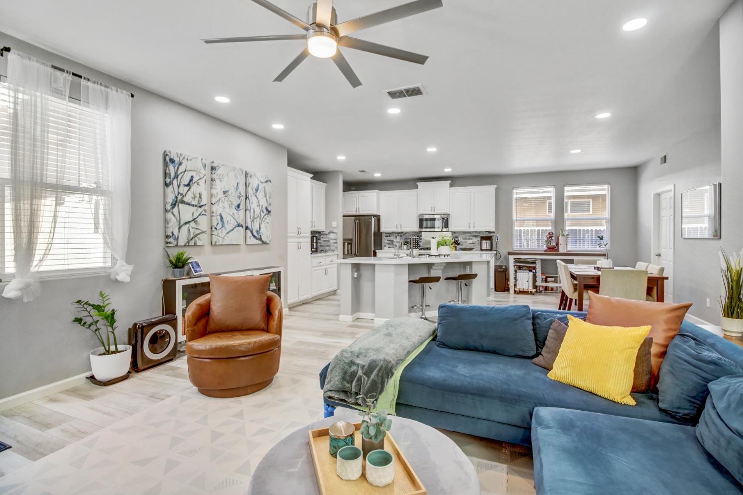 Detail Gallery Image 9 of 36 For 3043 Brunnet Ln, Sacramento,  CA 95833 - 4 Beds | 2/1 Baths