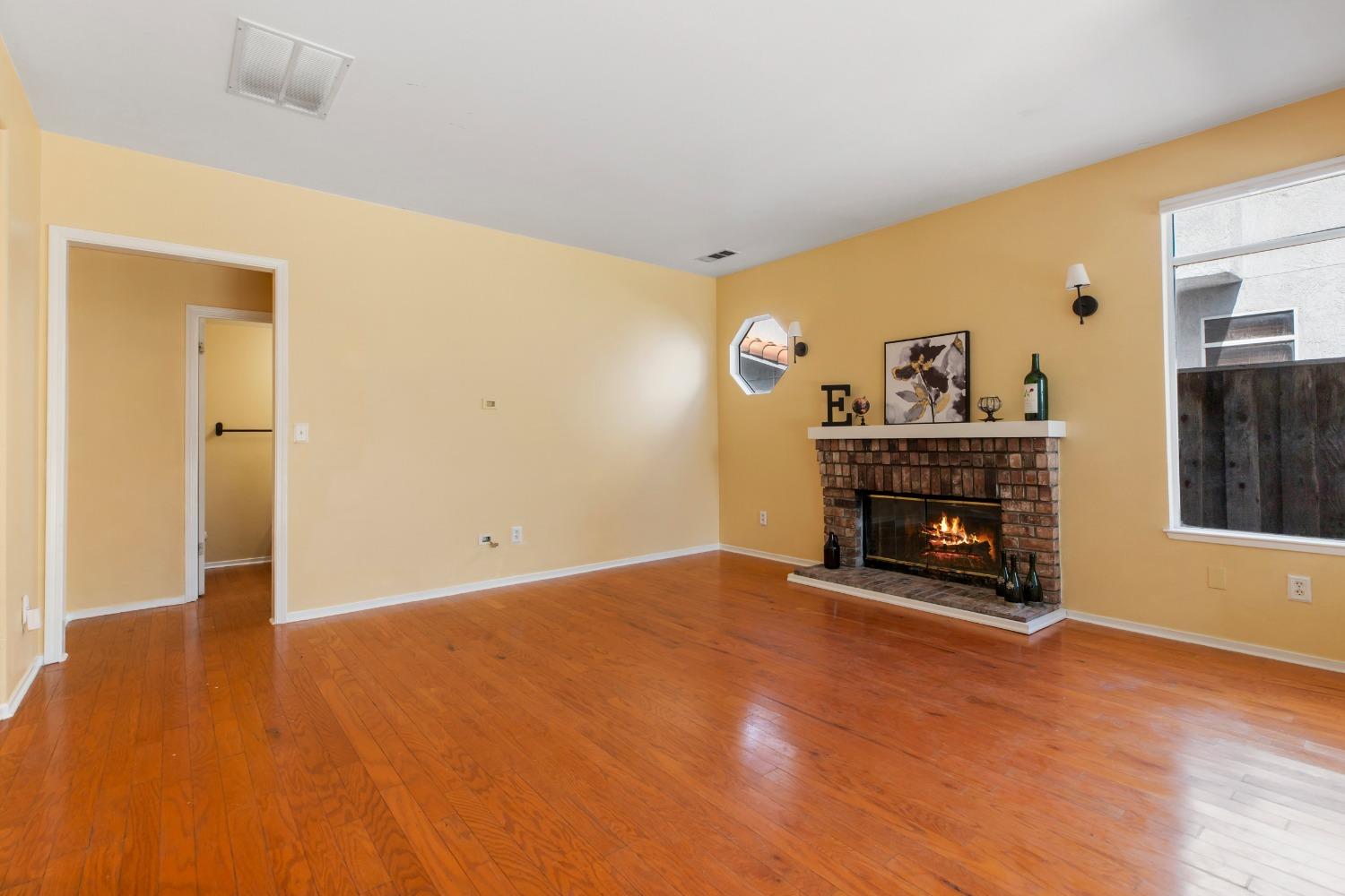 Detail Gallery Image 8 of 28 For 3843 Steve Lillie Cir, Stockton,  CA 95206 - 4 Beds | 2/1 Baths