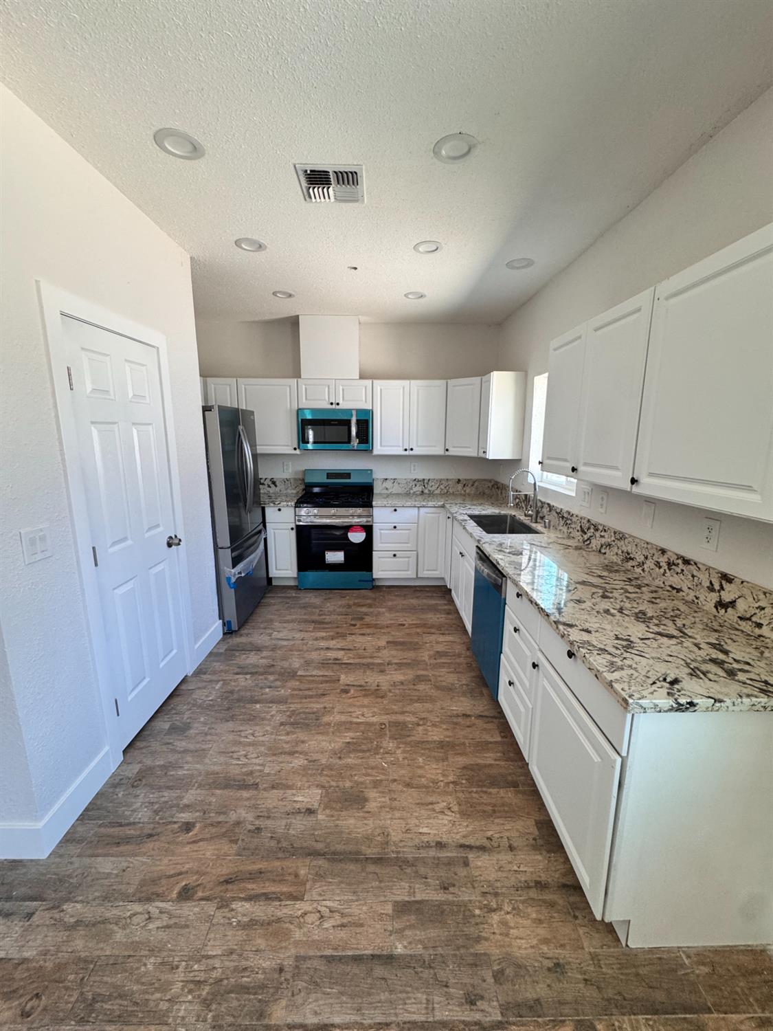 Detail Gallery Image 6 of 21 For 2374 Birch St, Live Oak,  CA 95953 - 3 Beds | 2 Baths
