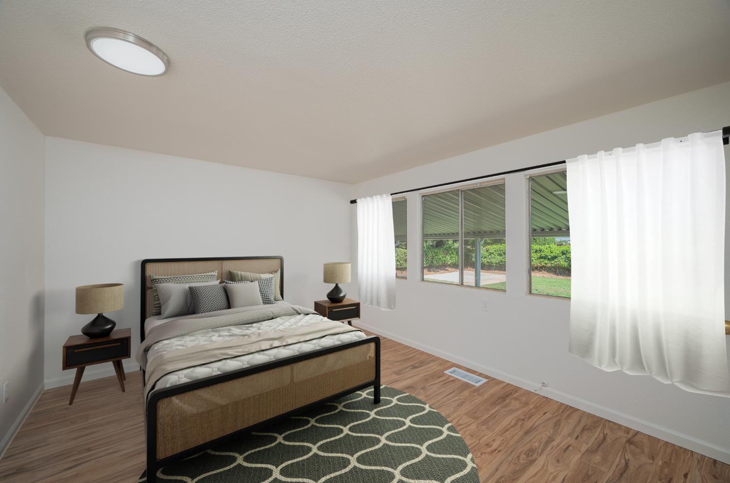 Detail Gallery Image 5 of 39 For 13137 Bentley St, Waterford,  CA 95386 - 3 Beds | 2 Baths