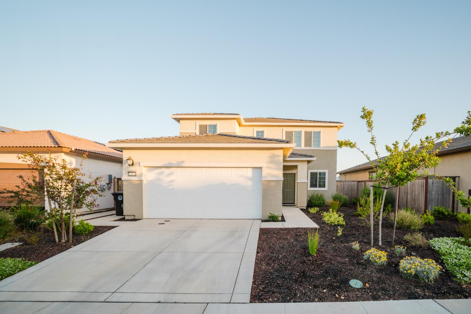 Detail Gallery Image 1 of 43 For 12808 Scholarly Way, Rancho Cordova,  CA 95742 - 5 Beds | 3/1 Baths