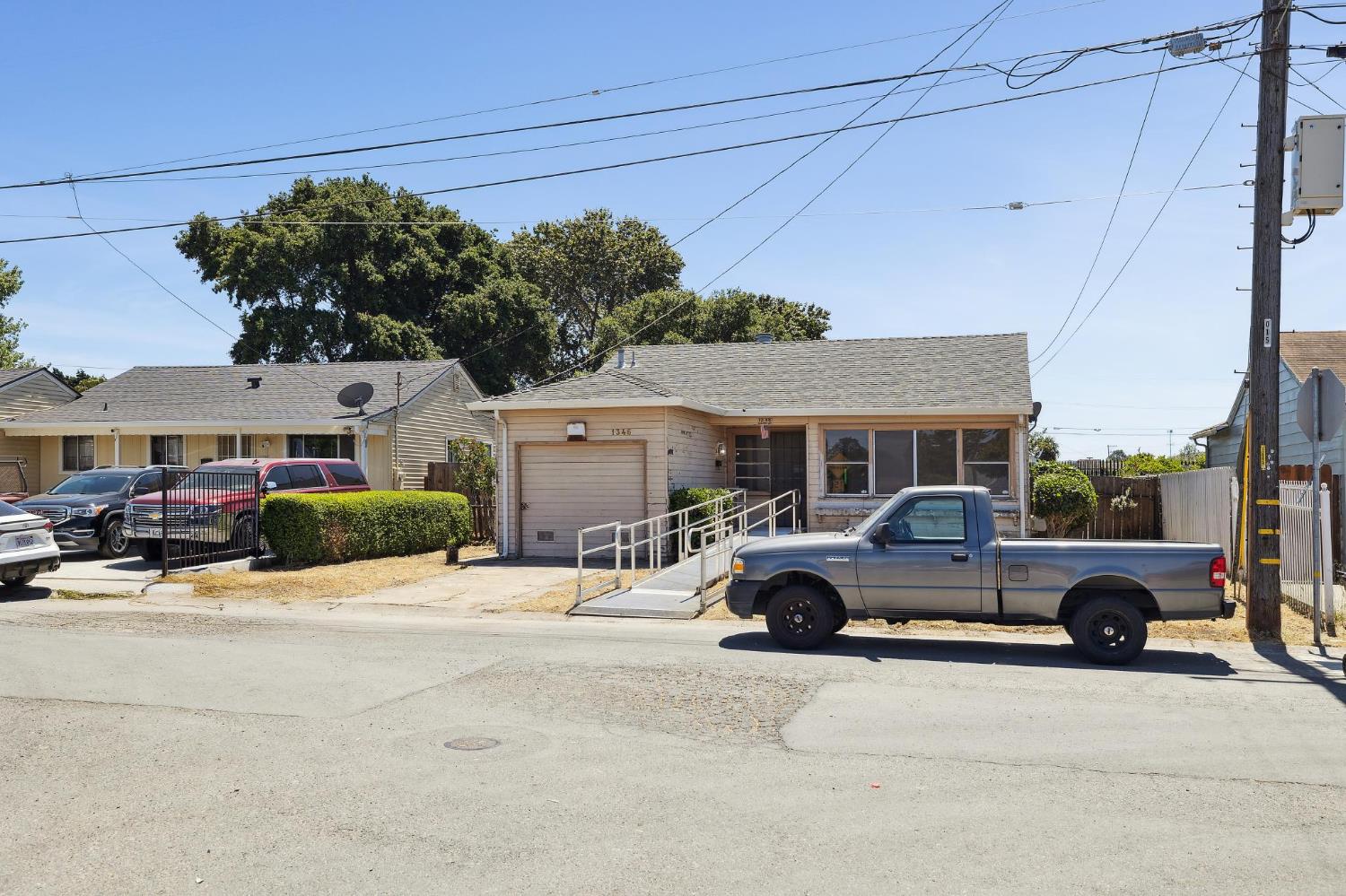 Detail Gallery Image 1 of 34 For 1346 Manor Dr, San Pablo,  CA 94806 - 2 Beds | 1 Baths