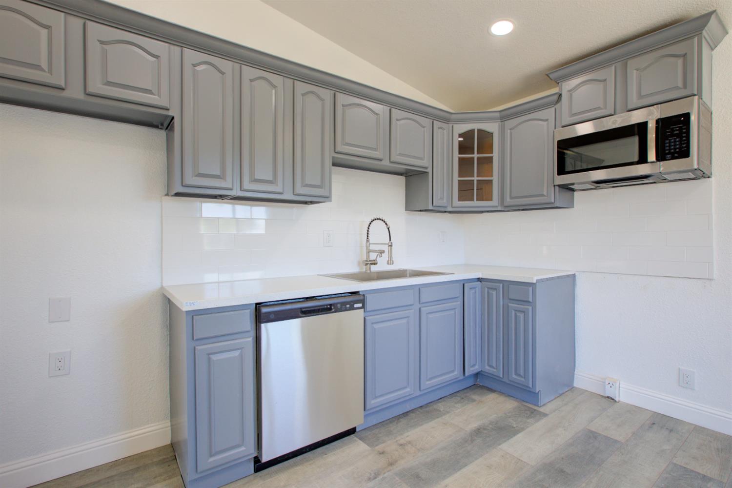 Detail Gallery Image 9 of 32 For 3212 Triplett St, Modesto,  CA 95355 - 3 Beds | 2 Baths