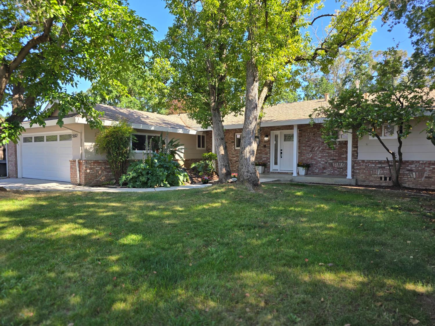 Detail Gallery Image 5 of 45 For 5512 Vahalla Dr, Carmichael,  CA 95608 - 3 Beds | 2 Baths