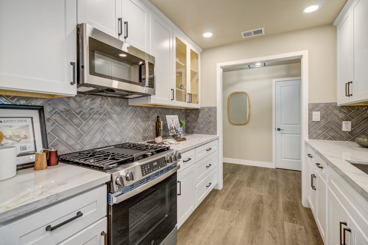 Detail Gallery Image 19 of 45 For 5512 Vahalla Dr, Carmichael,  CA 95608 - 3 Beds | 2 Baths