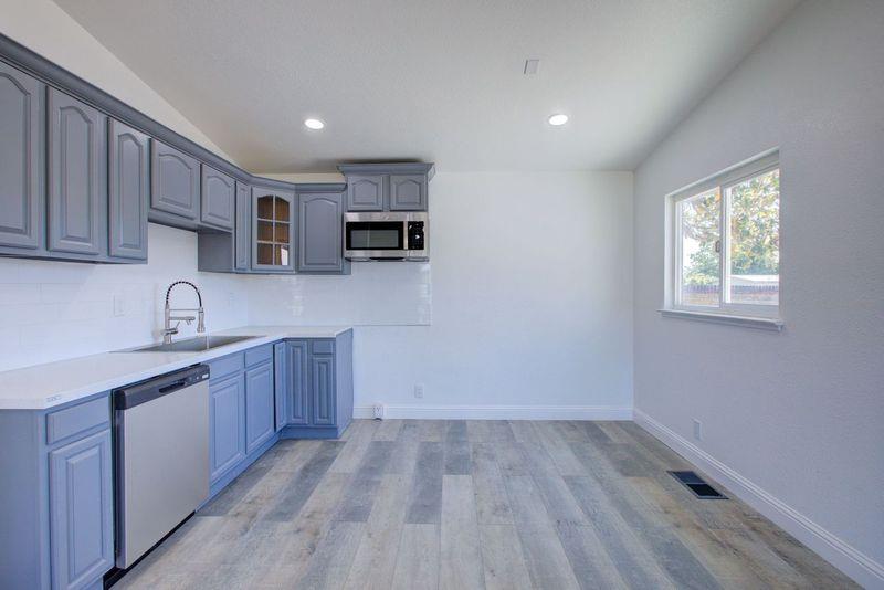 Detail Gallery Image 8 of 32 For 3212 Triplett St, Modesto,  CA 95355 - 3 Beds | 2 Baths