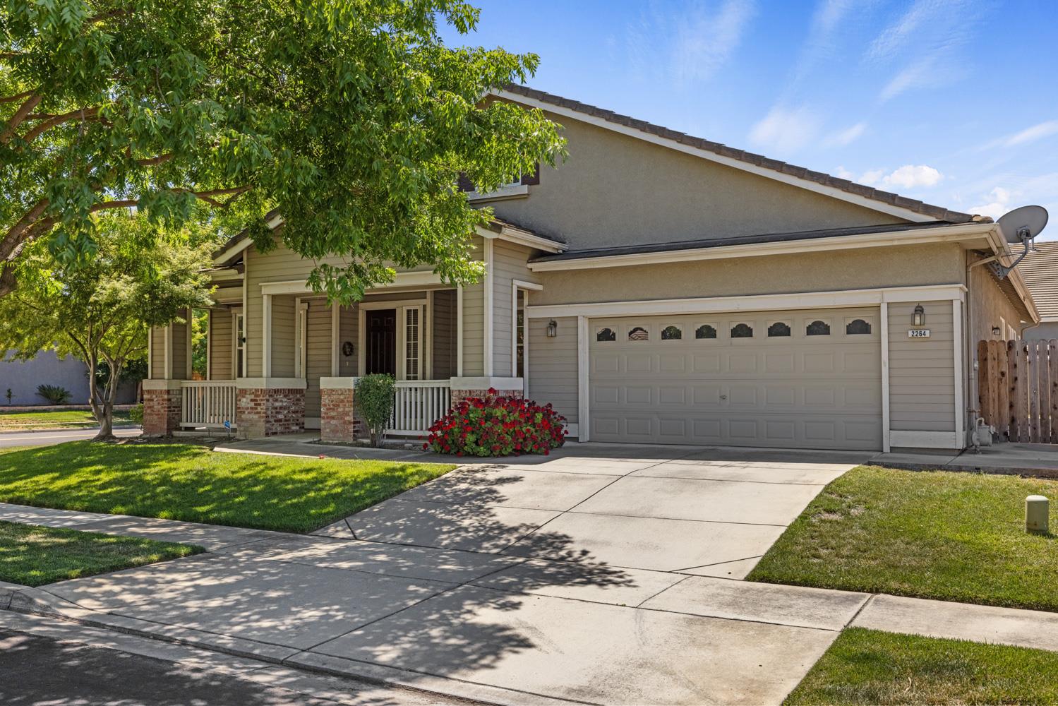 Detail Gallery Image 4 of 40 For 2264 Autumn Moon Way, Turlock,  CA 95382 - 4 Beds | 3 Baths