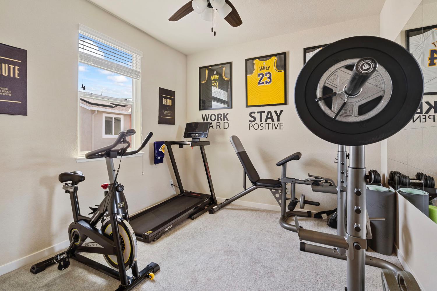 Detail Gallery Image 30 of 39 For 4242 Ocean Ln, Elk Grove,  CA 95757 - 4 Beds | 2/1 Baths