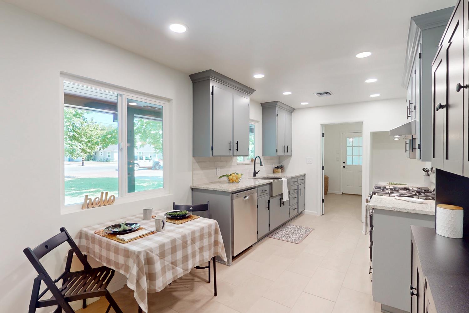 Detail Gallery Image 6 of 56 For 889 Jones Rd, Yuba City,  CA 95991 - 4 Beds | 1/1 Baths