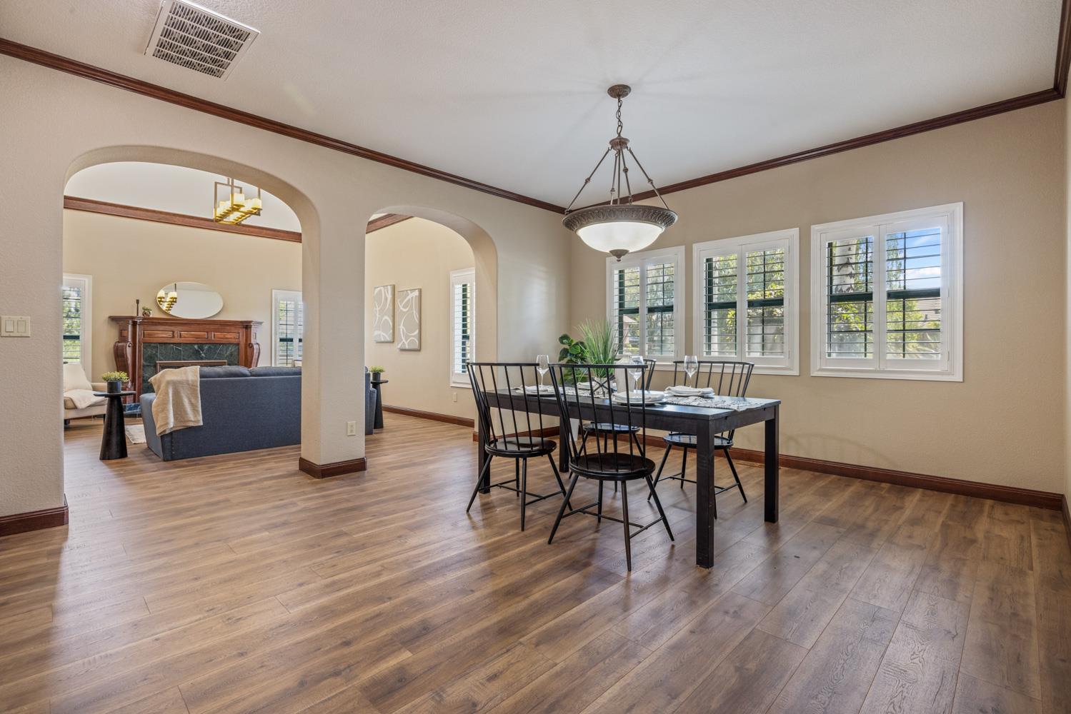 Detail Gallery Image 9 of 81 For 2410 Brittany Ct, Lodi,  CA 95242 - 4 Beds | 4/1 Baths