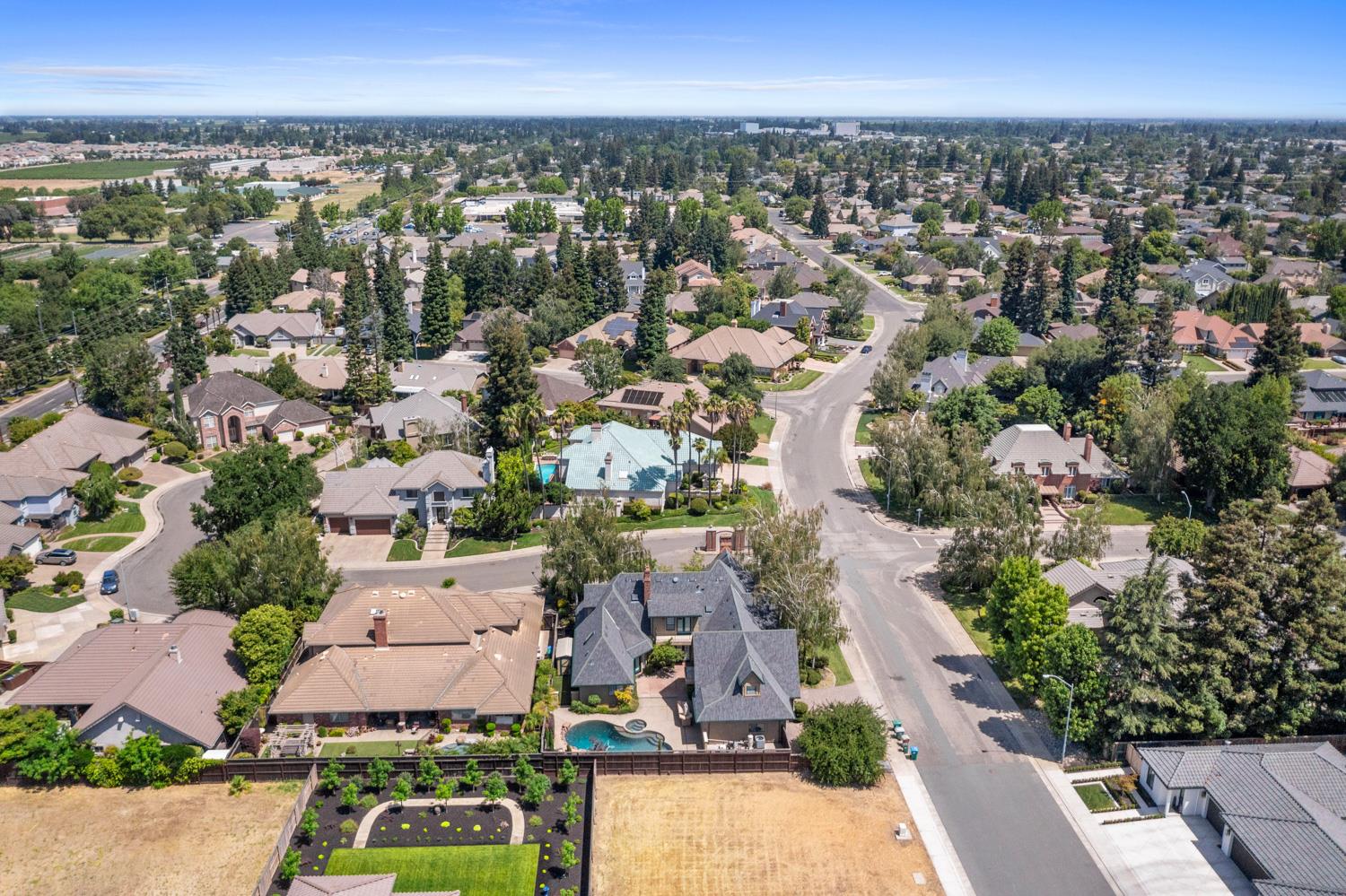 Detail Gallery Image 75 of 81 For 2410 Brittany Ct, Lodi,  CA 95242 - 4 Beds | 4/1 Baths