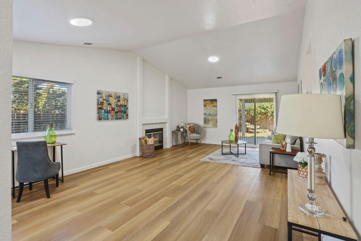 Detail Gallery Image 6 of 34 For 2368 Clipper Ln, Stockton,  CA 95204 - 3 Beds | 2 Baths