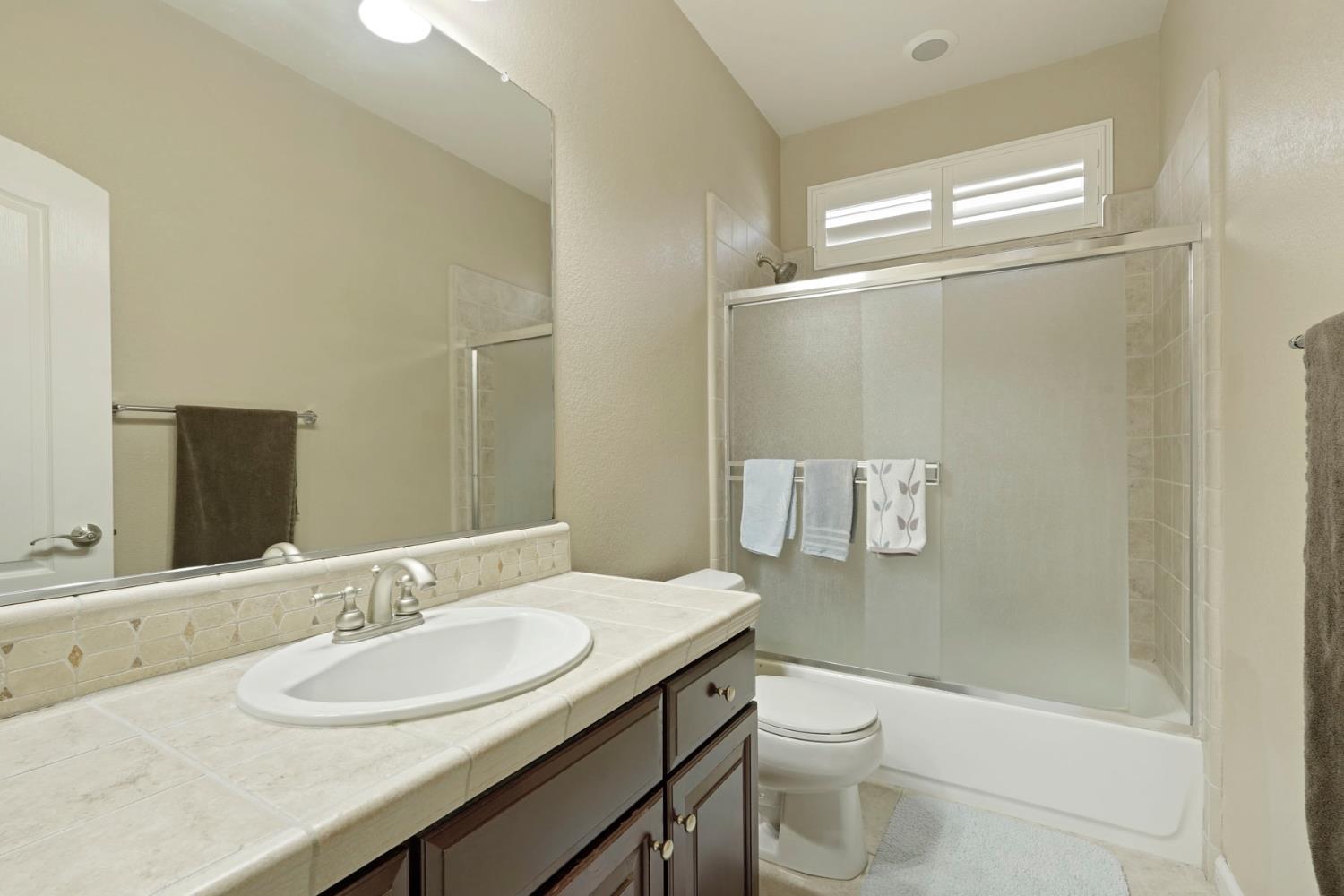 Detail Gallery Image 31 of 50 For 9734 Fall Valley Way, Sacramento,  CA 95829 - 5 Beds | 3 Baths