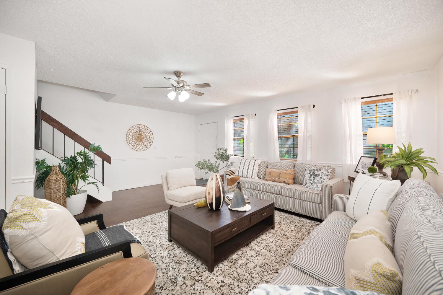 Detail Gallery Image 2 of 29 For 10849 Coloma Rd #2,  Rancho Cordova,  CA 95670 - 3 Beds | 2/1 Baths