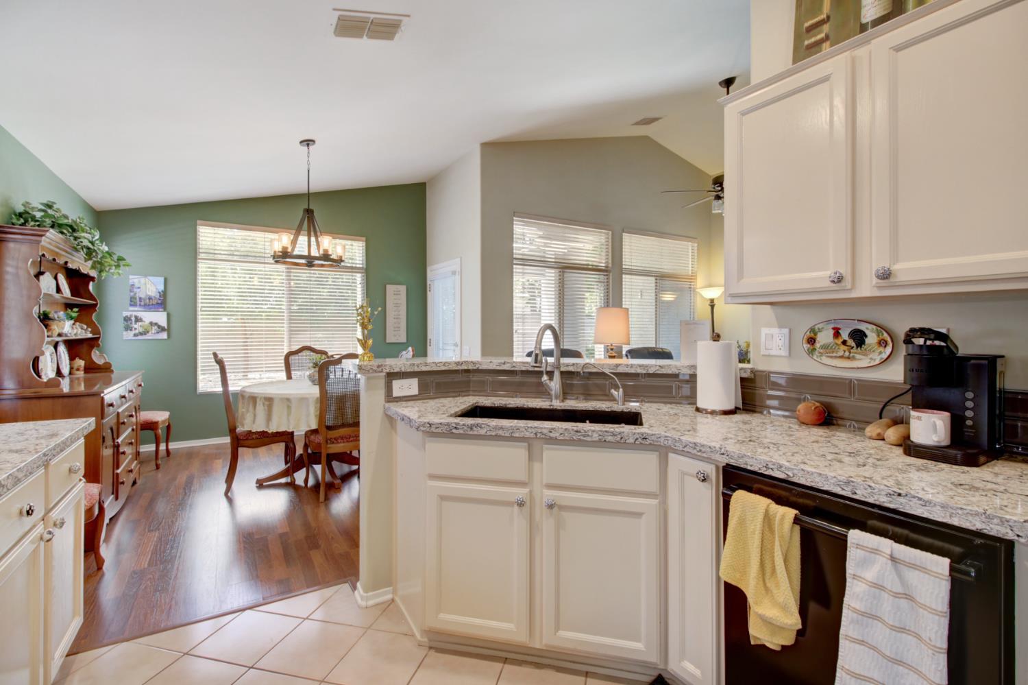 Detail Gallery Image 17 of 38 For 649 Blackstone Ct, Roseville,  CA 95747 - 2 Beds | 2 Baths