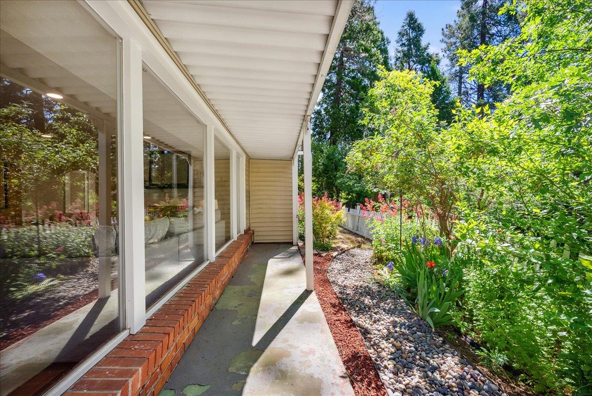 Detail Gallery Image 5 of 35 For 4322 Ponderosa Way, Camino,  CA 95709 - 3 Beds | 2 Baths