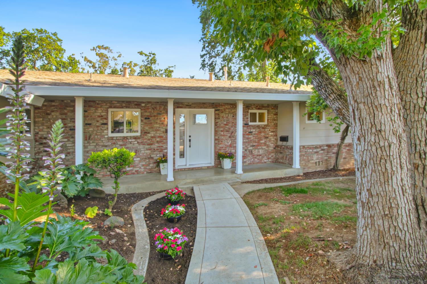 Detail Gallery Image 3 of 45 For 5512 Vahalla Dr, Carmichael,  CA 95608 - 3 Beds | 2 Baths