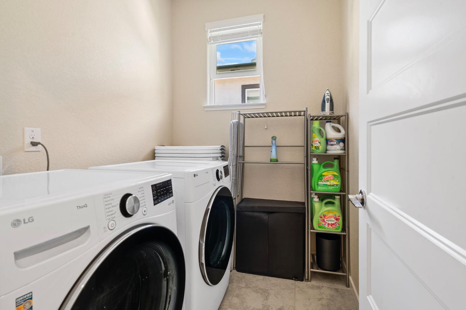 Detail Gallery Image 25 of 39 For 4242 Ocean Ln, Elk Grove,  CA 95757 - 4 Beds | 2/1 Baths
