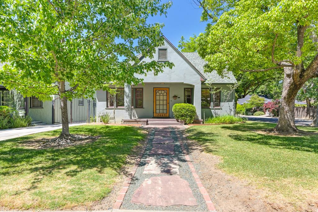 Detail Gallery Image 3 of 42 For 2665 3rd Ave, Sacramento,  CA 95818 - 2 Beds | 1 Baths