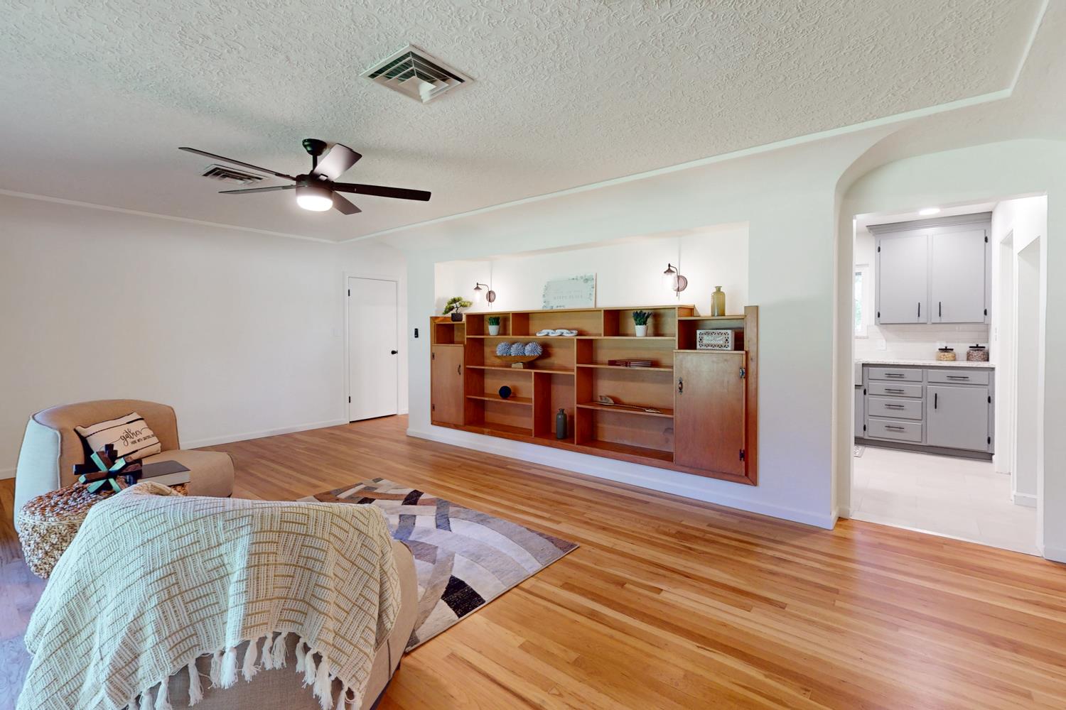 Detail Gallery Image 13 of 56 For 889 Jones Rd, Yuba City,  CA 95991 - 4 Beds | 1/1 Baths