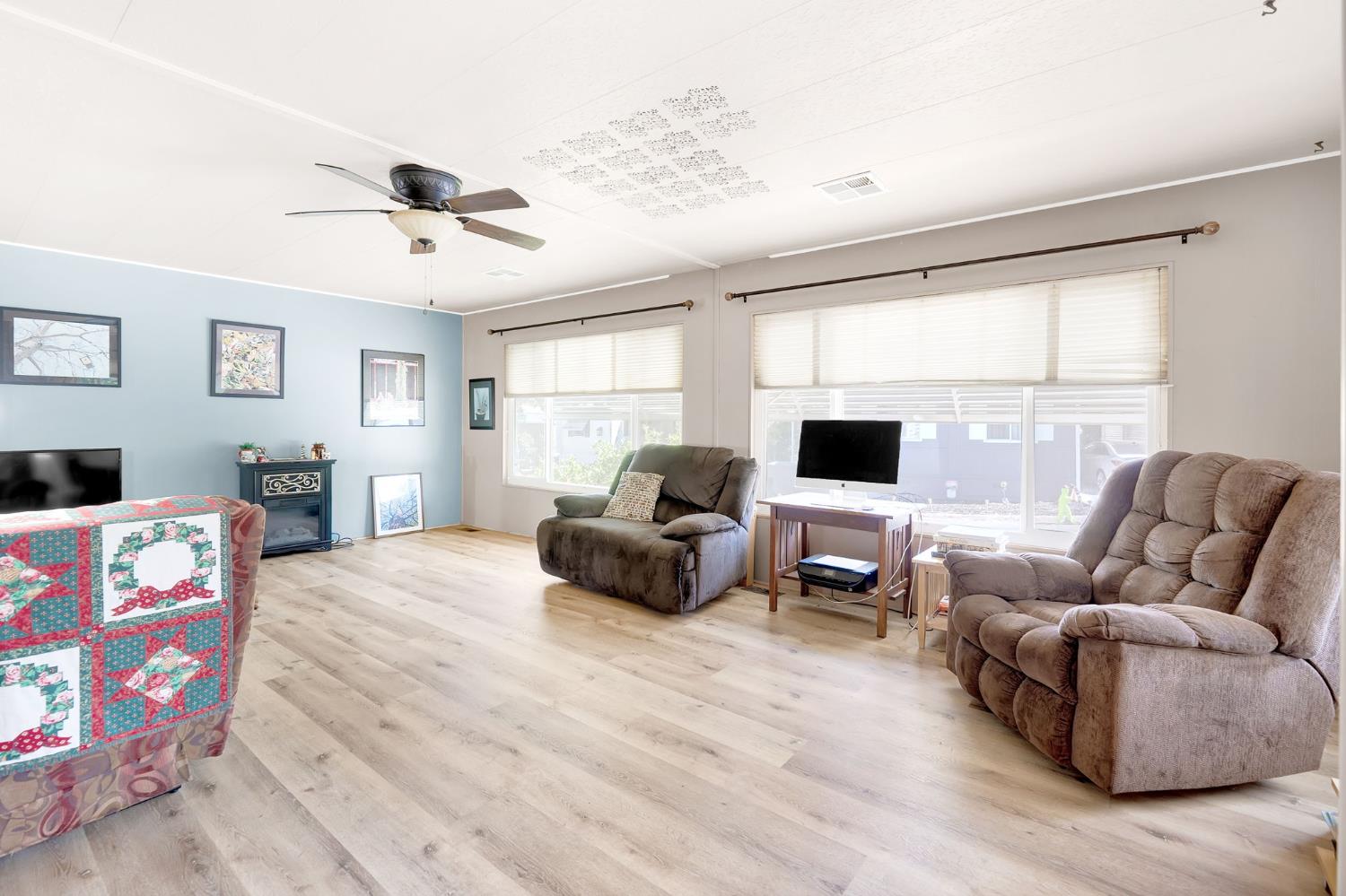 Detail Gallery Image 3 of 23 For 4137 Oakmont St, Rocklin,  CA 95677 - 2 Beds | 2 Baths