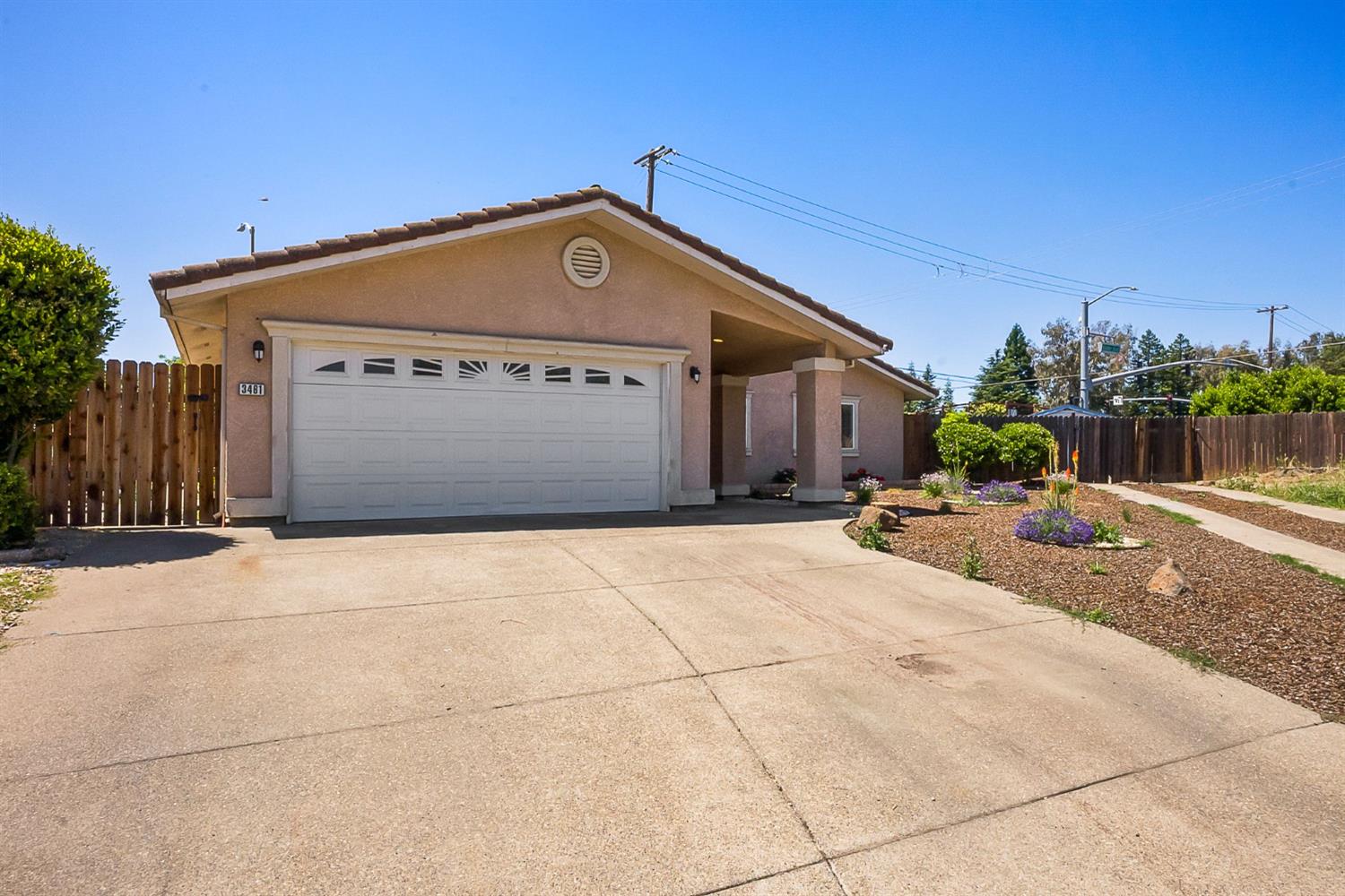 Detail Gallery Image 4 of 33 For 3461 Birch Tree Way, Sacramento,  CA 95826 - 4 Beds | 2 Baths