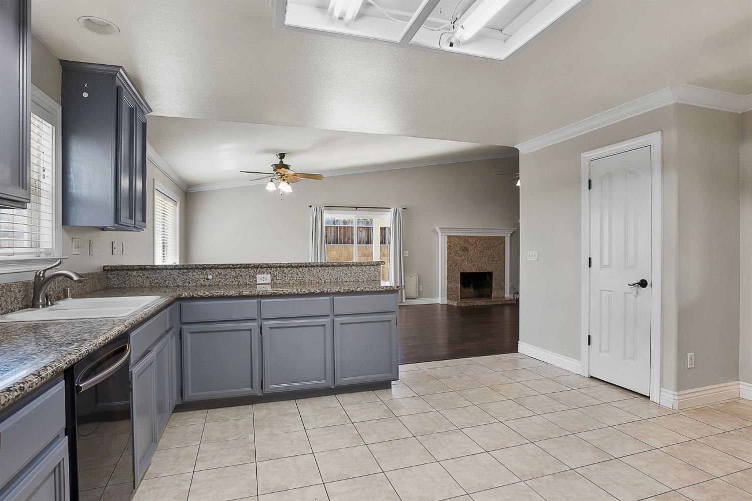 Detail Gallery Image 14 of 33 For 3461 Birch Tree Way, Sacramento,  CA 95826 - 4 Beds | 2 Baths