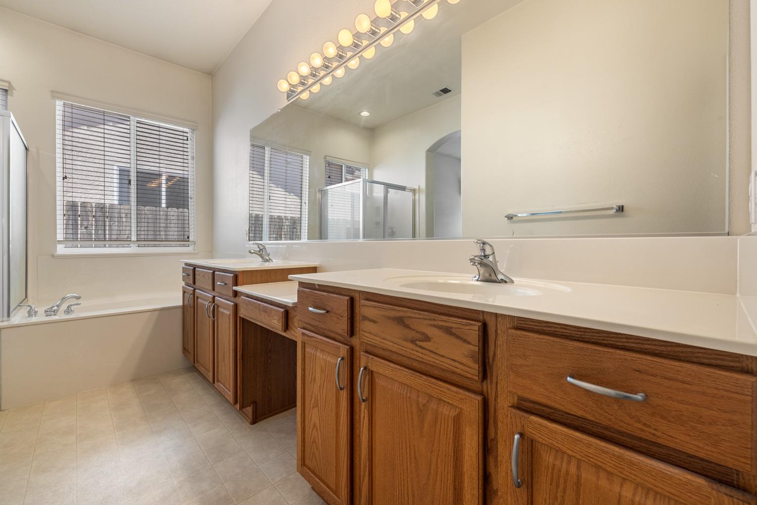 Detail Gallery Image 35 of 40 For 2264 Autumn Moon Way, Turlock,  CA 95382 - 4 Beds | 3 Baths
