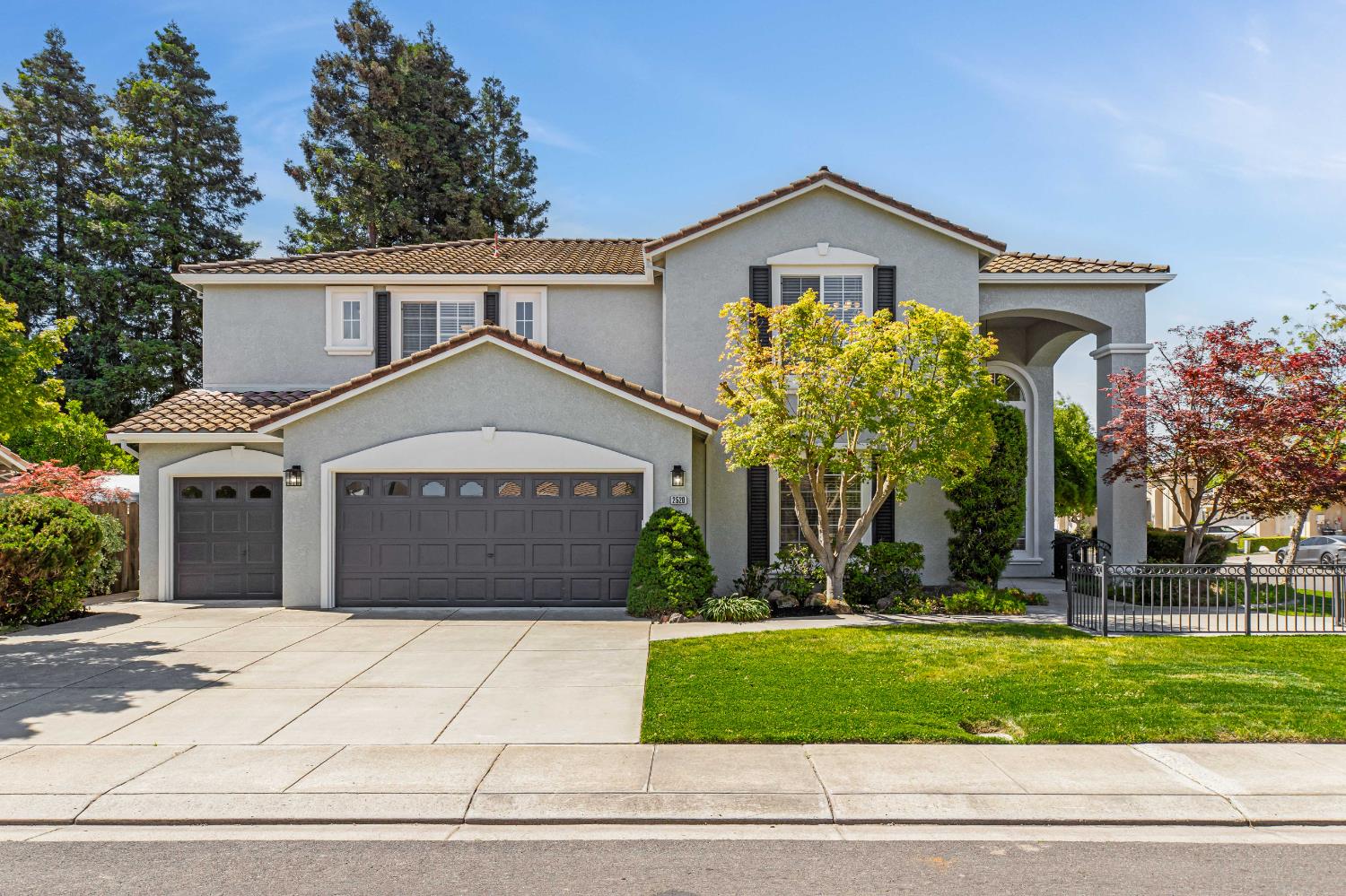 Detail Gallery Image 4 of 70 For 2520 Mira Vista Ct, Modesto,  CA 95356 - 5 Beds | 3 Baths