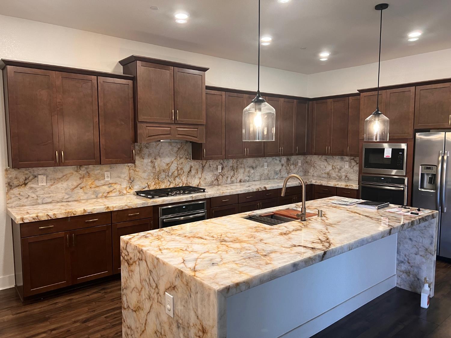 Detail Gallery Image 4 of 19 For 6281 Element Ln, Roseville,  CA 95747 - 3 Beds | 3/1 Baths