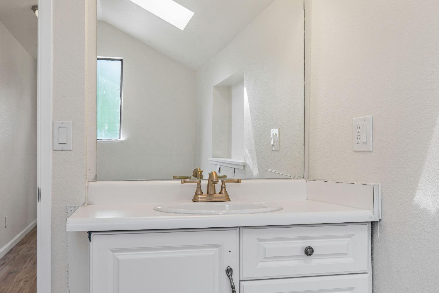 Detail Gallery Image 25 of 47 For 221 N Grant Ave, Manteca,  CA 95336 - 3 Beds | 2/1 Baths