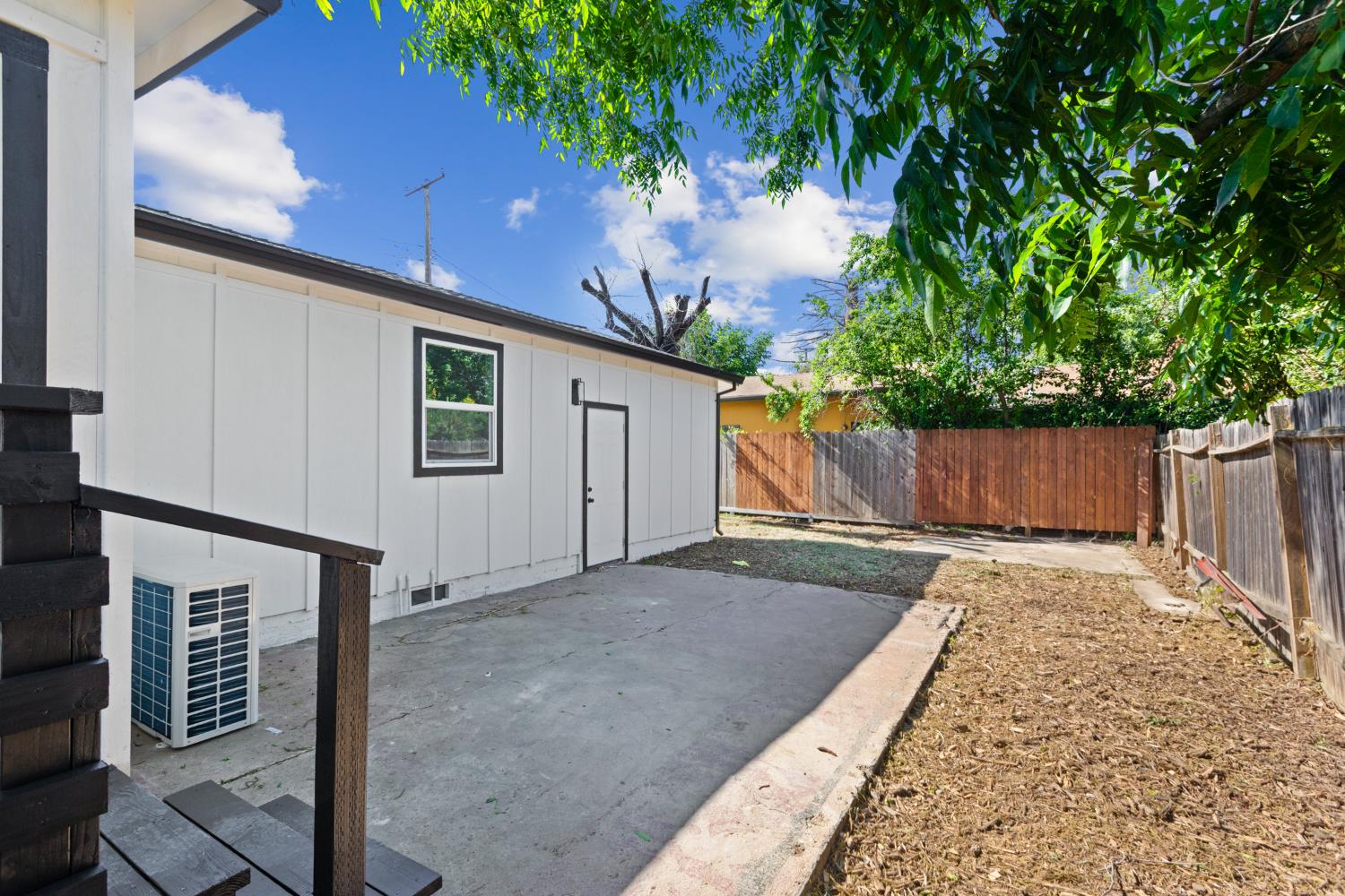 Detail Gallery Image 23 of 27 For 5121 Mendocino Blvd, Sacramento,  CA 95820 - 3 Beds | 1 Baths