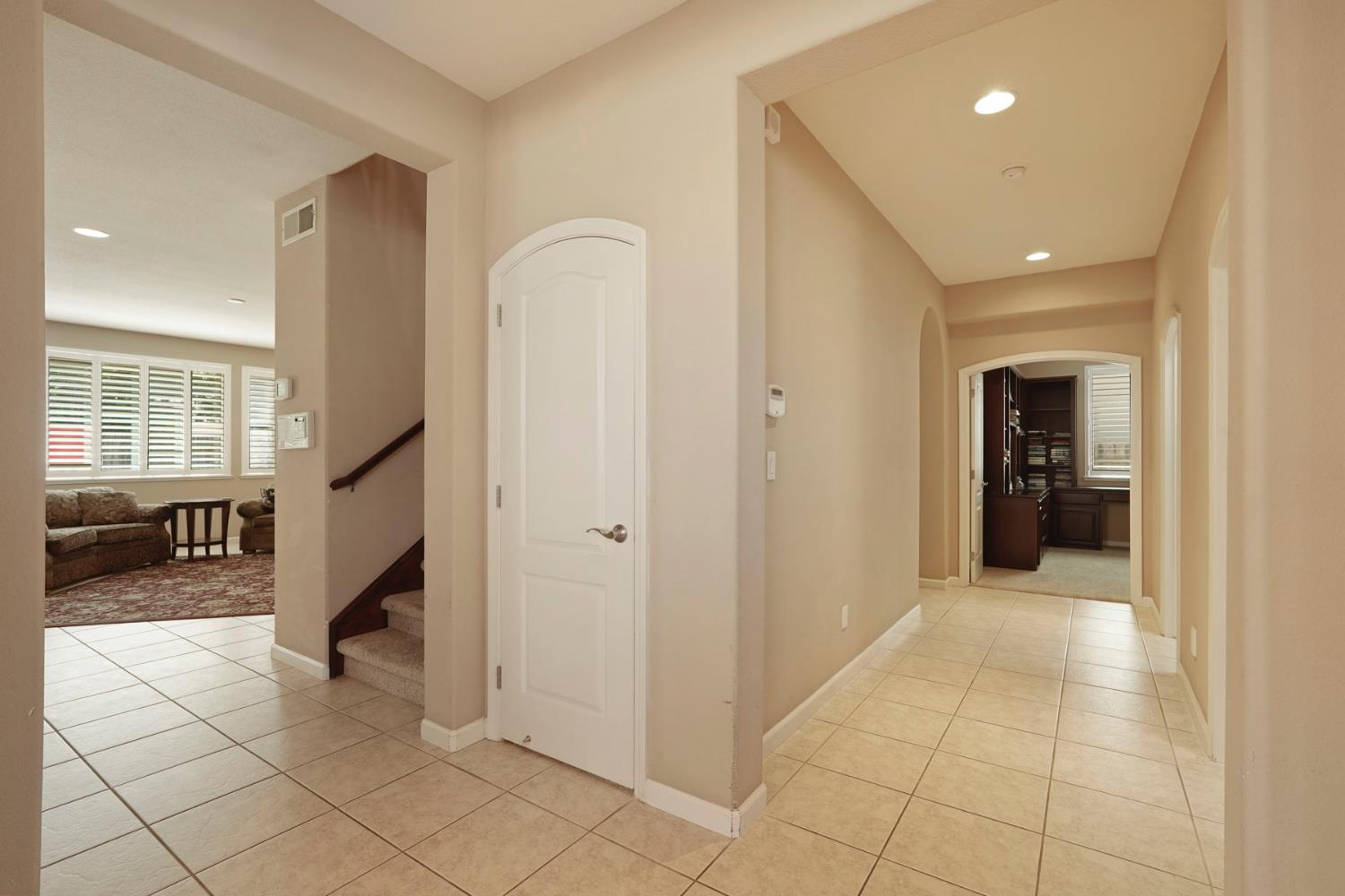 Detail Gallery Image 24 of 50 For 9734 Fall Valley Way, Sacramento,  CA 95829 - 5 Beds | 3 Baths
