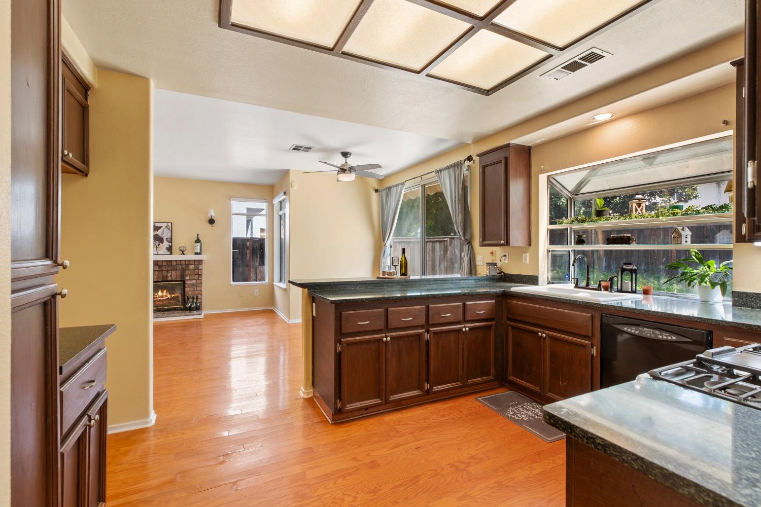 Detail Gallery Image 13 of 28 For 3843 Steve Lillie Cir, Stockton,  CA 95206 - 4 Beds | 2/1 Baths