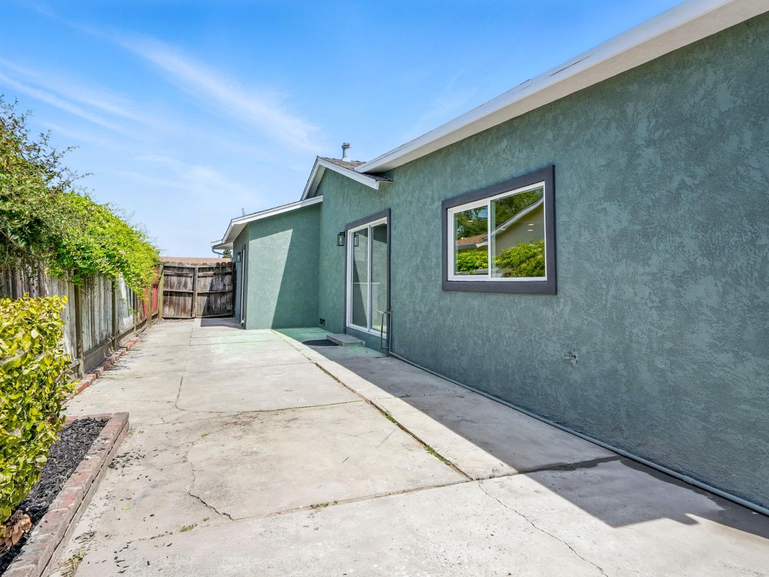 Detail Gallery Image 21 of 22 For 1170 Aster Ln, Livermore,  CA 94551 - 3 Beds | 2 Baths