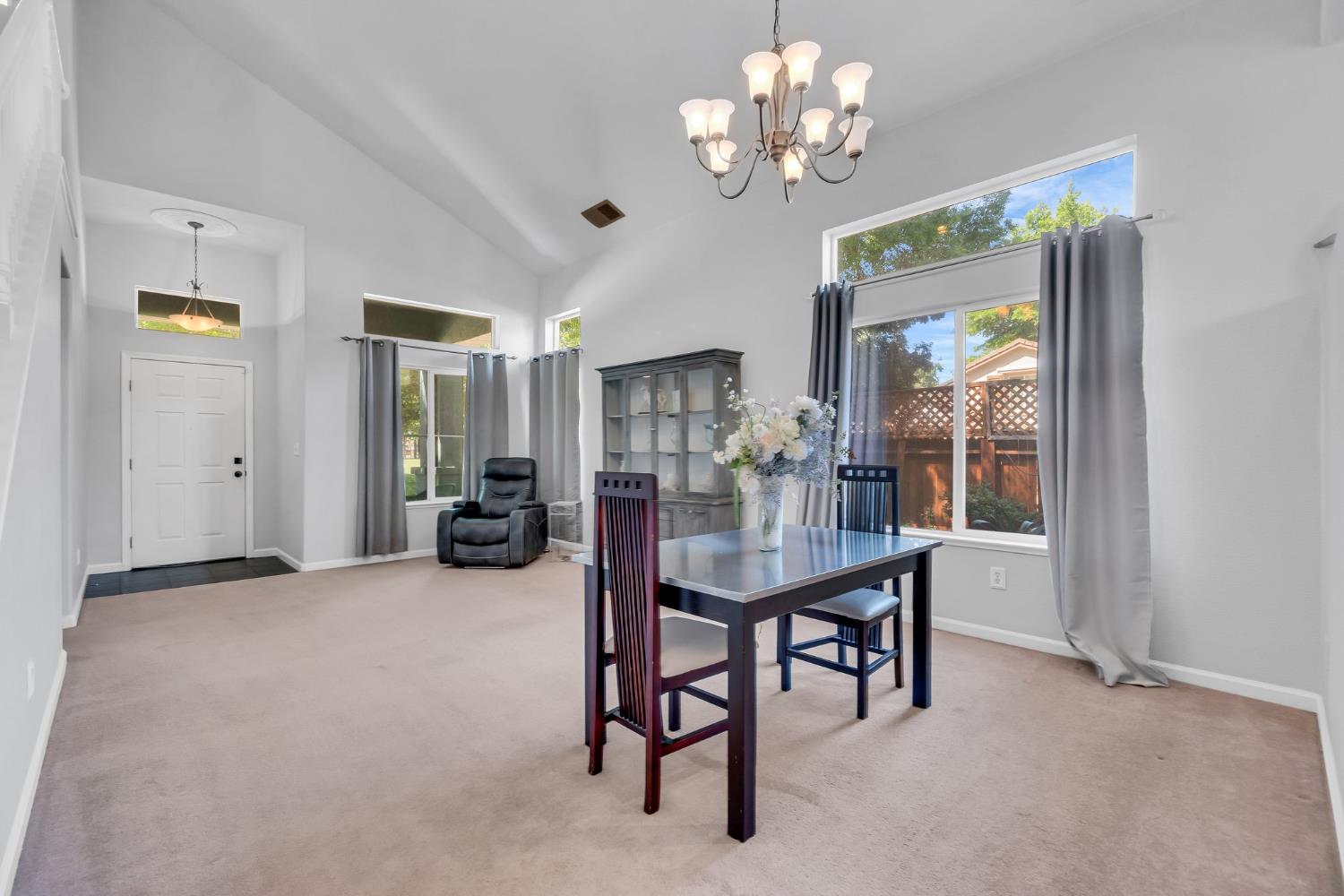 Detail Gallery Image 8 of 90 For 3309 Kittiwake Dr, Sacramento,  CA 95833 - 5 Beds | 3 Baths