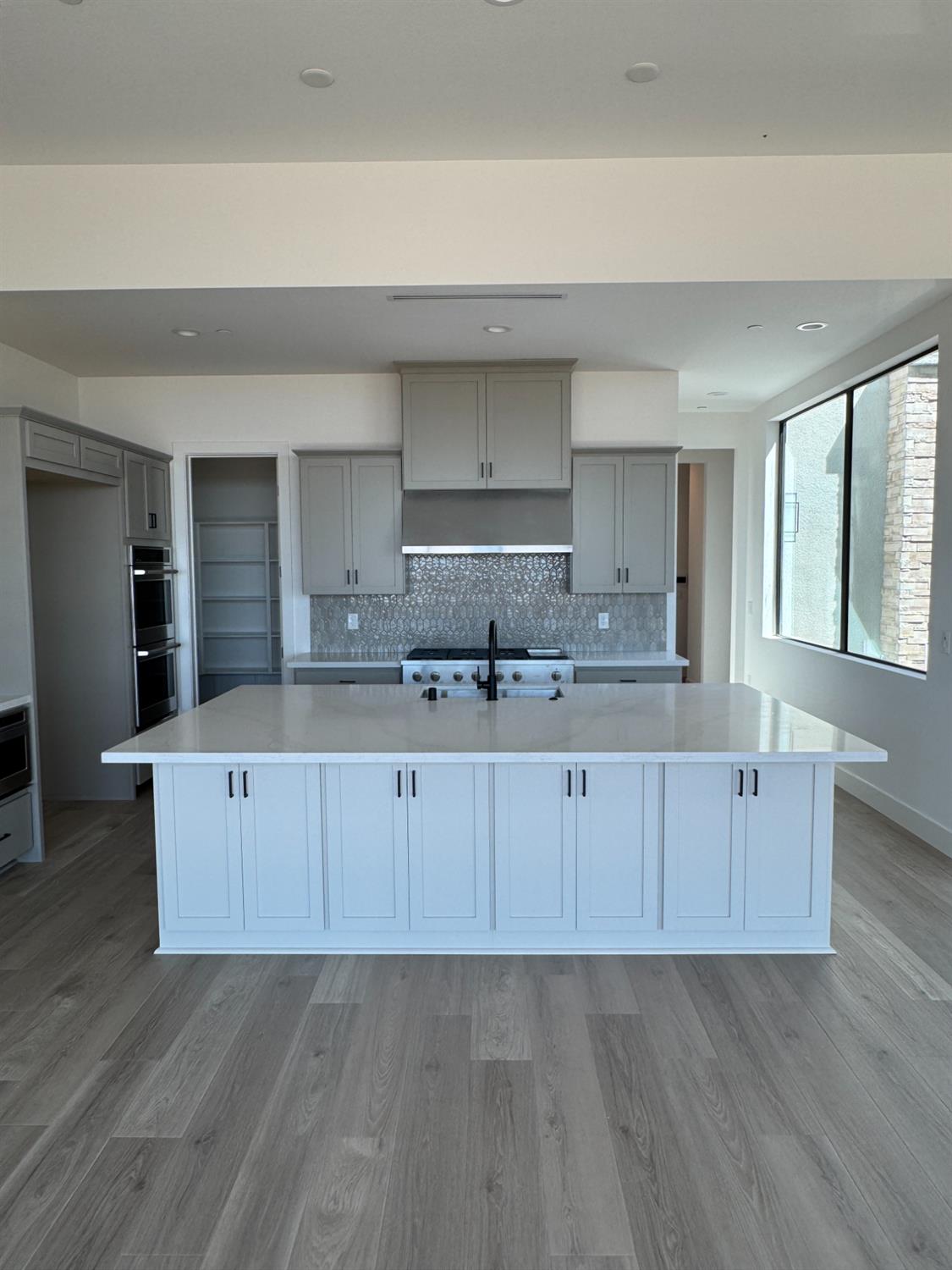 Detail Gallery Image 2 of 13 For 4657 Dehone Cir, Folsom,  CA 95630 - 4 Beds | 4/1 Baths