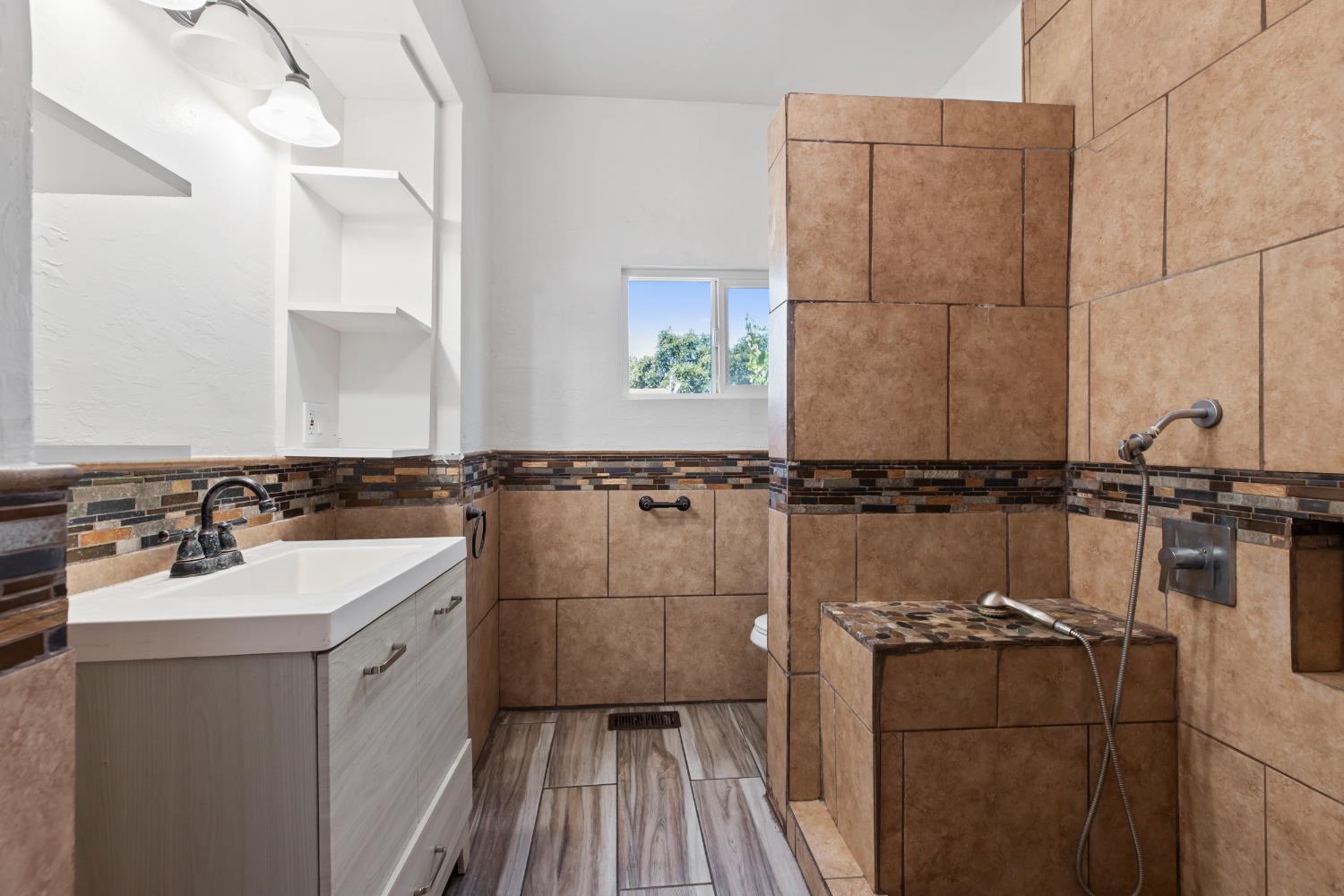 Detail Gallery Image 11 of 24 For 169 W 5th St, Stockton,  CA 95206 - 4 Beds | 3 Baths