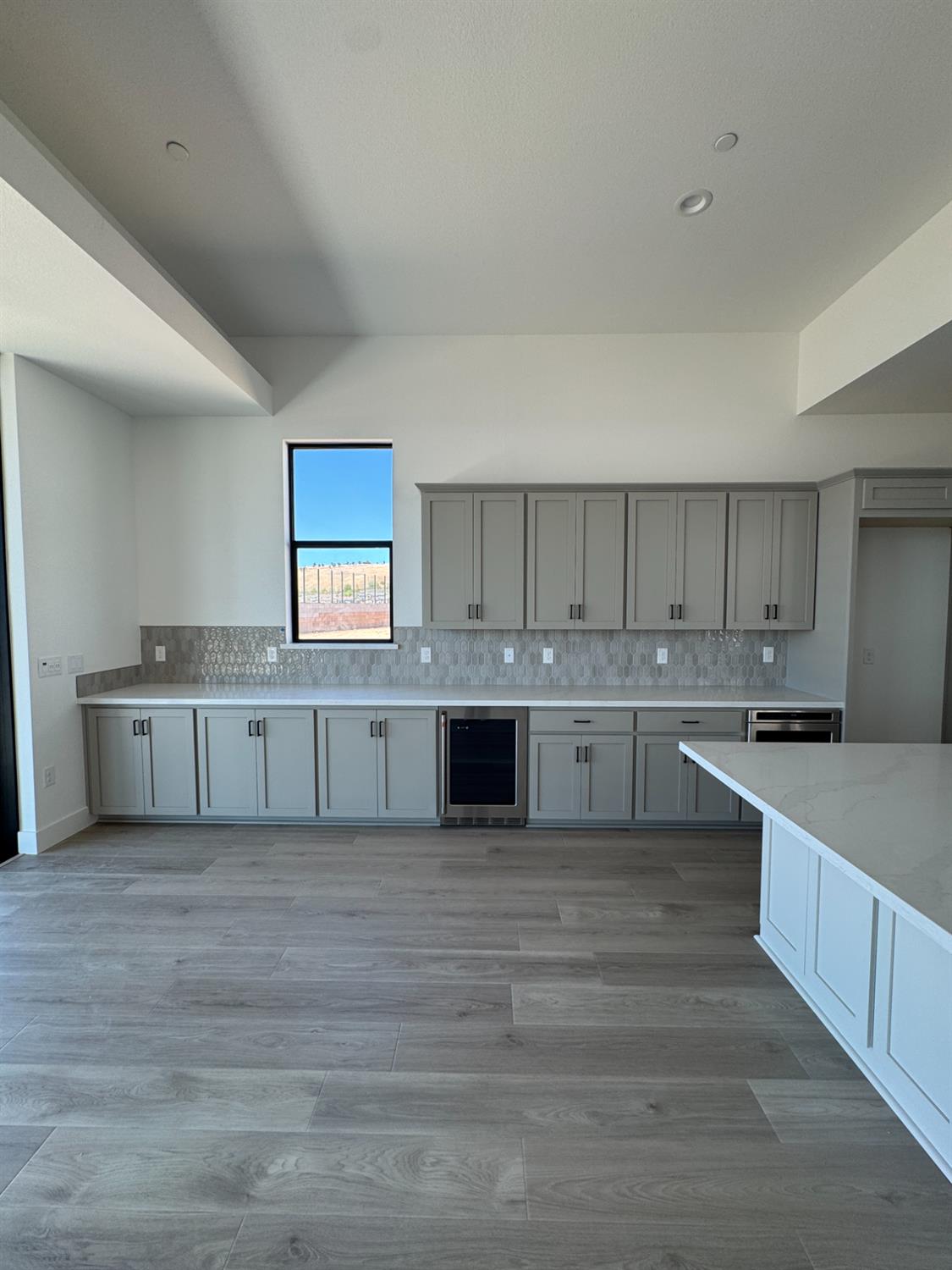 Detail Gallery Image 4 of 13 For 4657 Dehone Cir, Folsom,  CA 95630 - 4 Beds | 4/1 Baths