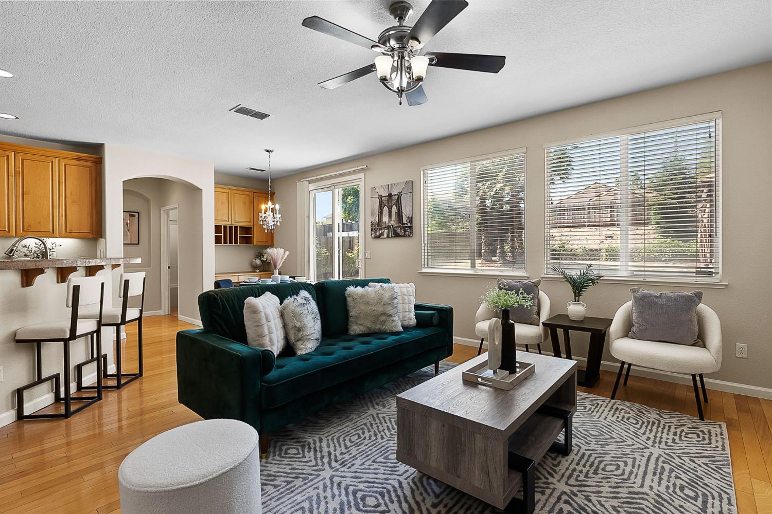 Detail Gallery Image 10 of 50 For 1200 Emerald Oak Rd, Roseville,  CA 95678 - 5 Beds | 3 Baths